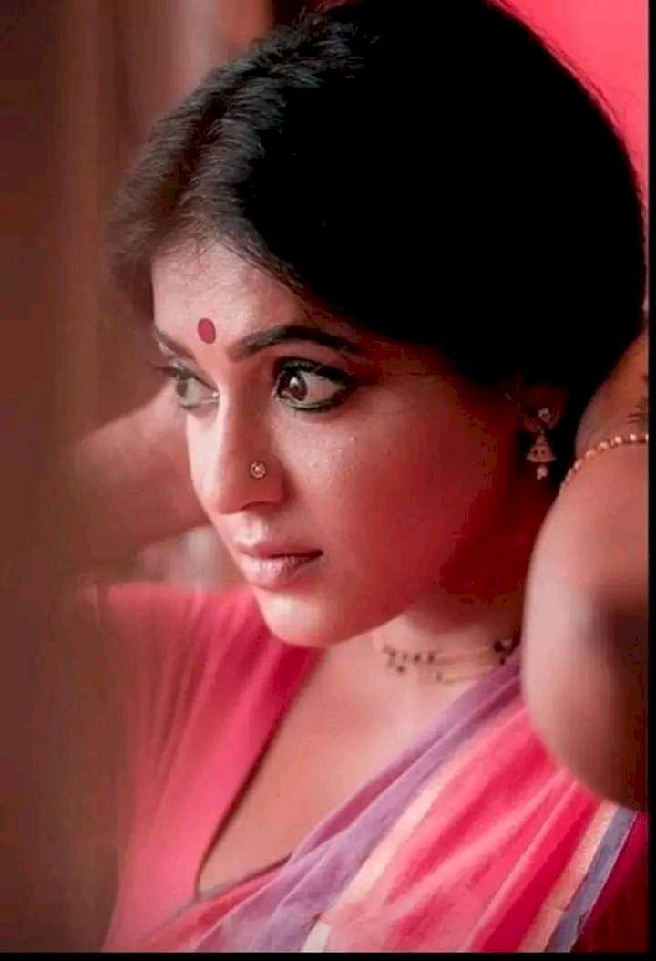 நிலாவில் வீடு கட்டி...